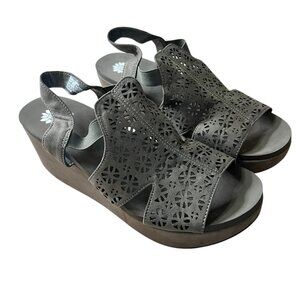Yellow Box Gray Wedges